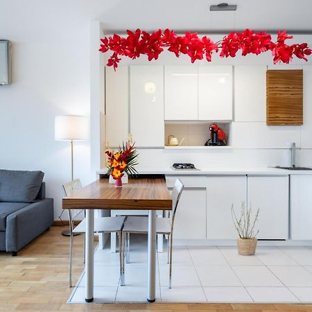 Lazynest - Modern Apartment With Parking & Balcony Boekarest Buitenkant foto