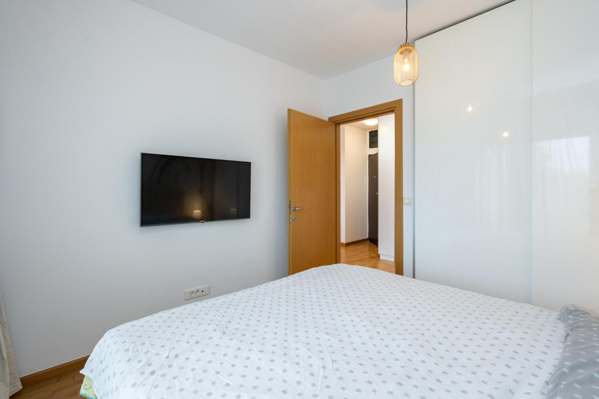 Lazynest - Modern Apartment With Parking & Balcony Boekarest Buitenkant foto
