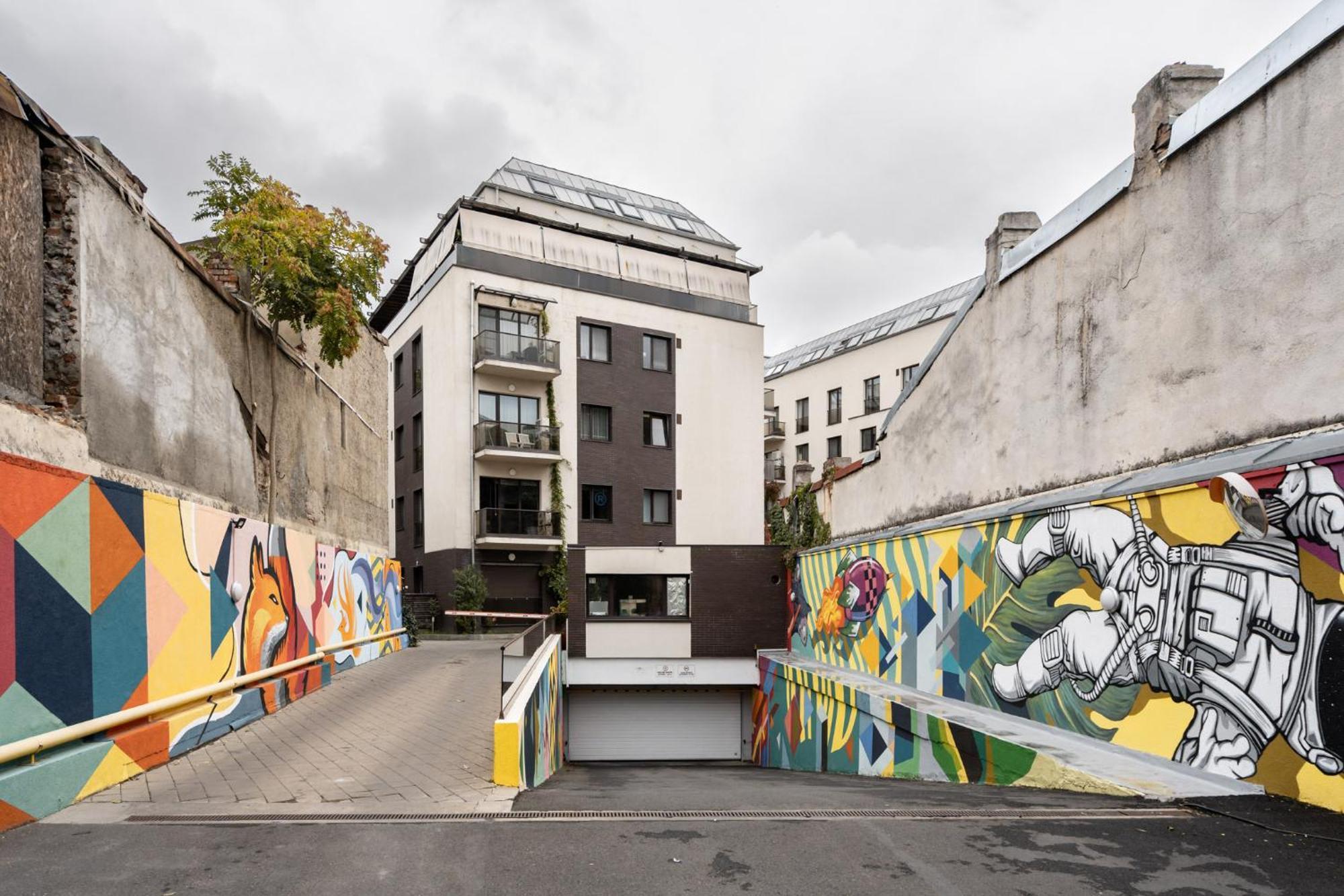 Lazynest - Modern Apartment With Parking & Balcony Boekarest Buitenkant foto
