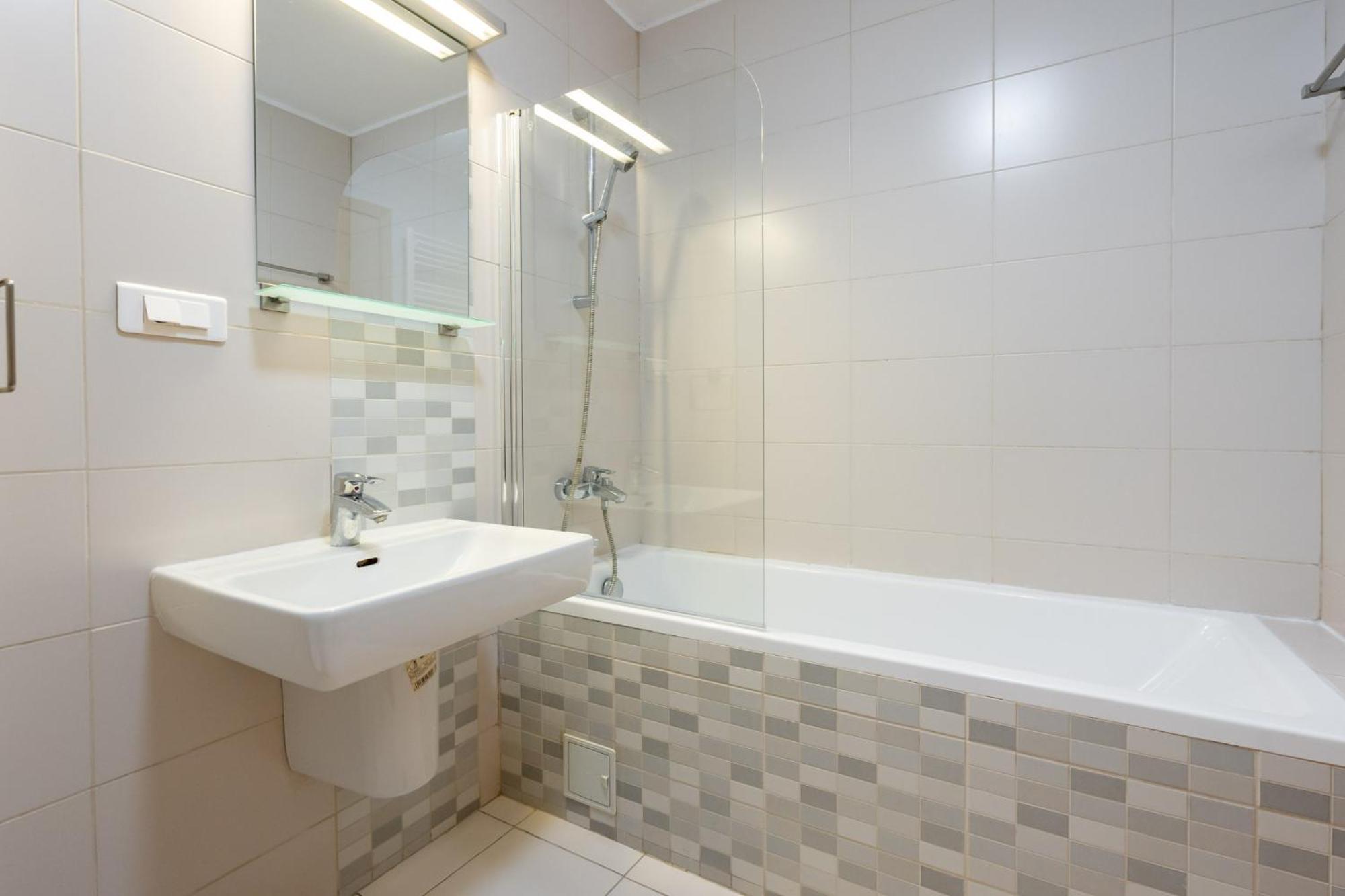 Lazynest - Modern Apartment With Parking & Balcony Boekarest Buitenkant foto