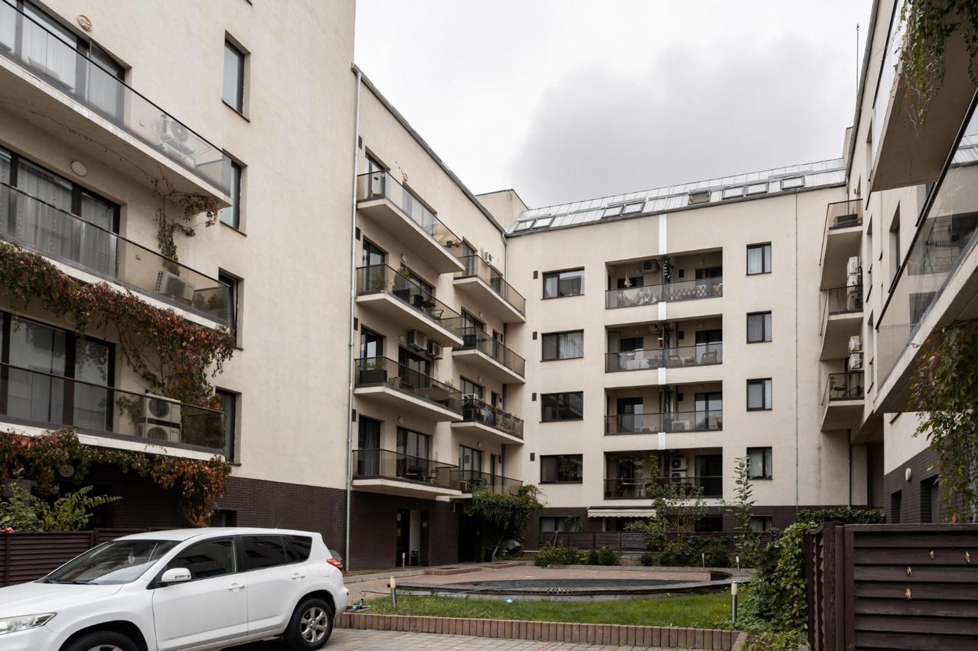 Lazynest - Modern Apartment With Parking & Balcony Boekarest Buitenkant foto